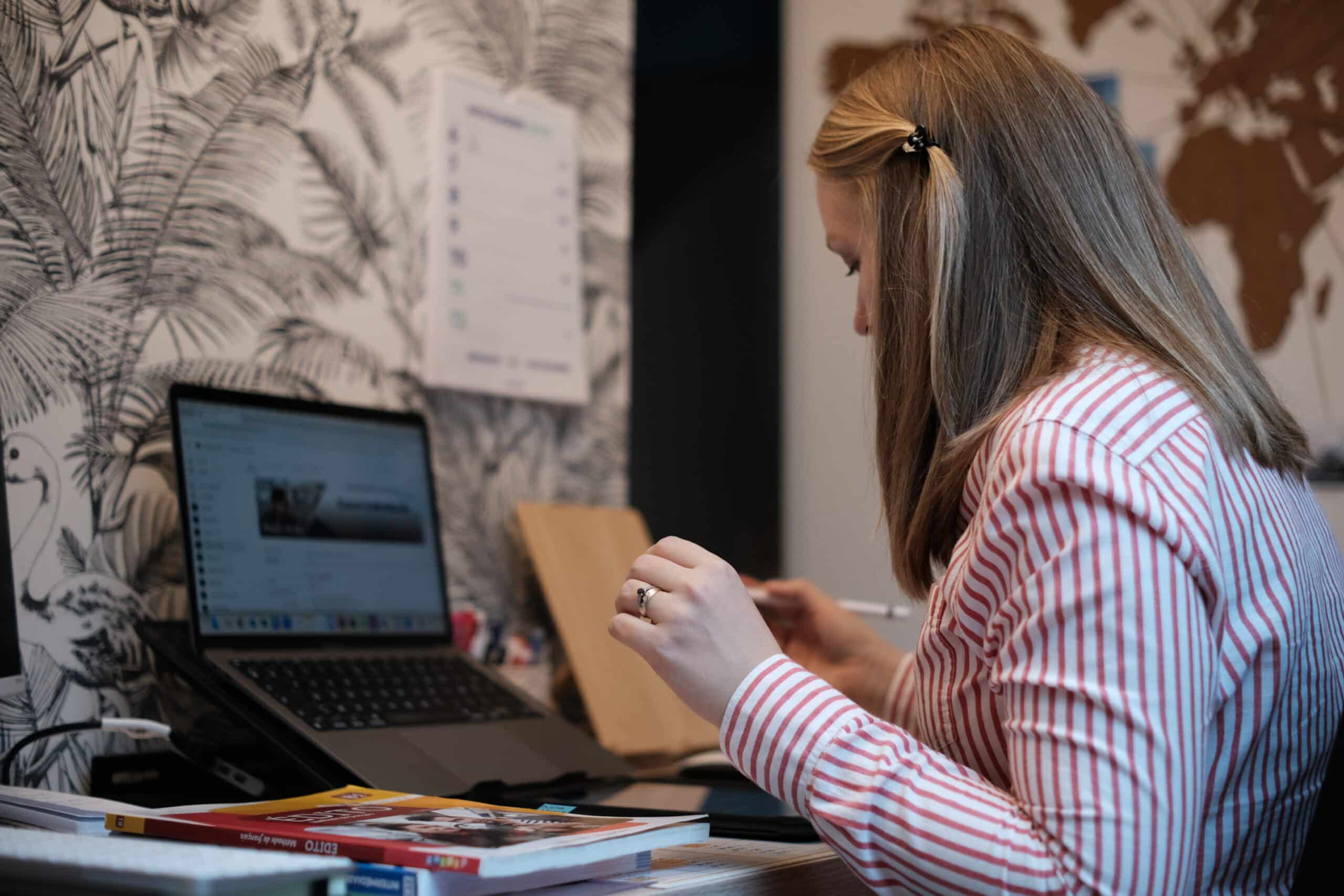 professeure de français en ligne