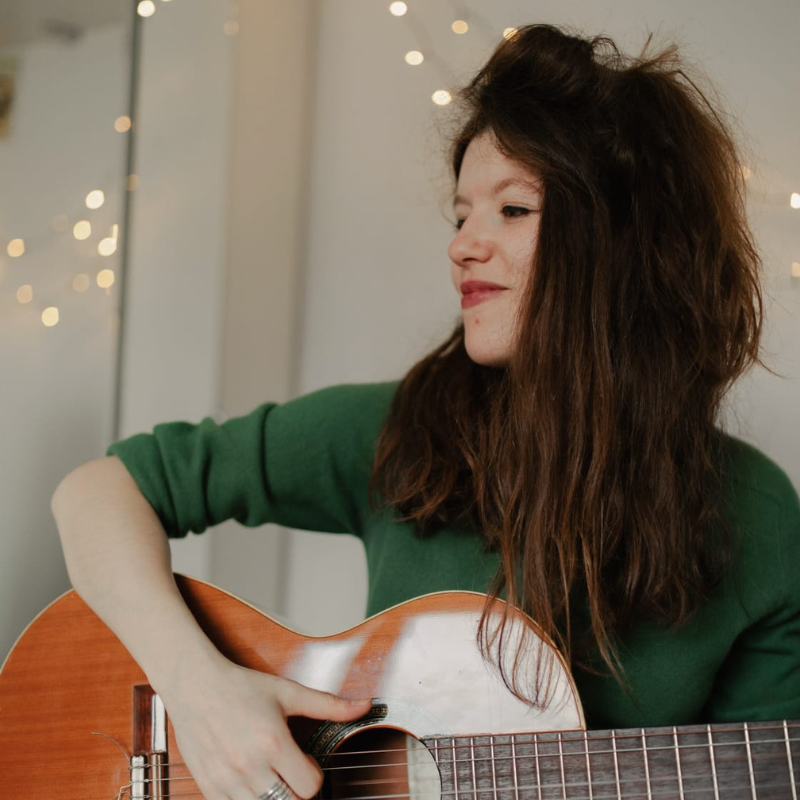 Marie, French teacher at La French Zone, teaching online